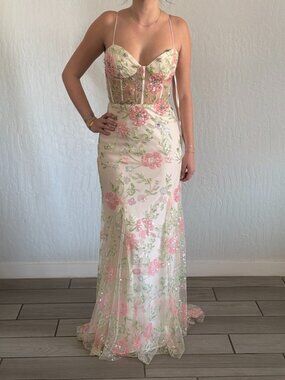 MAC DUGGAL Beautiful pink and cream floral maxi dress with sequin